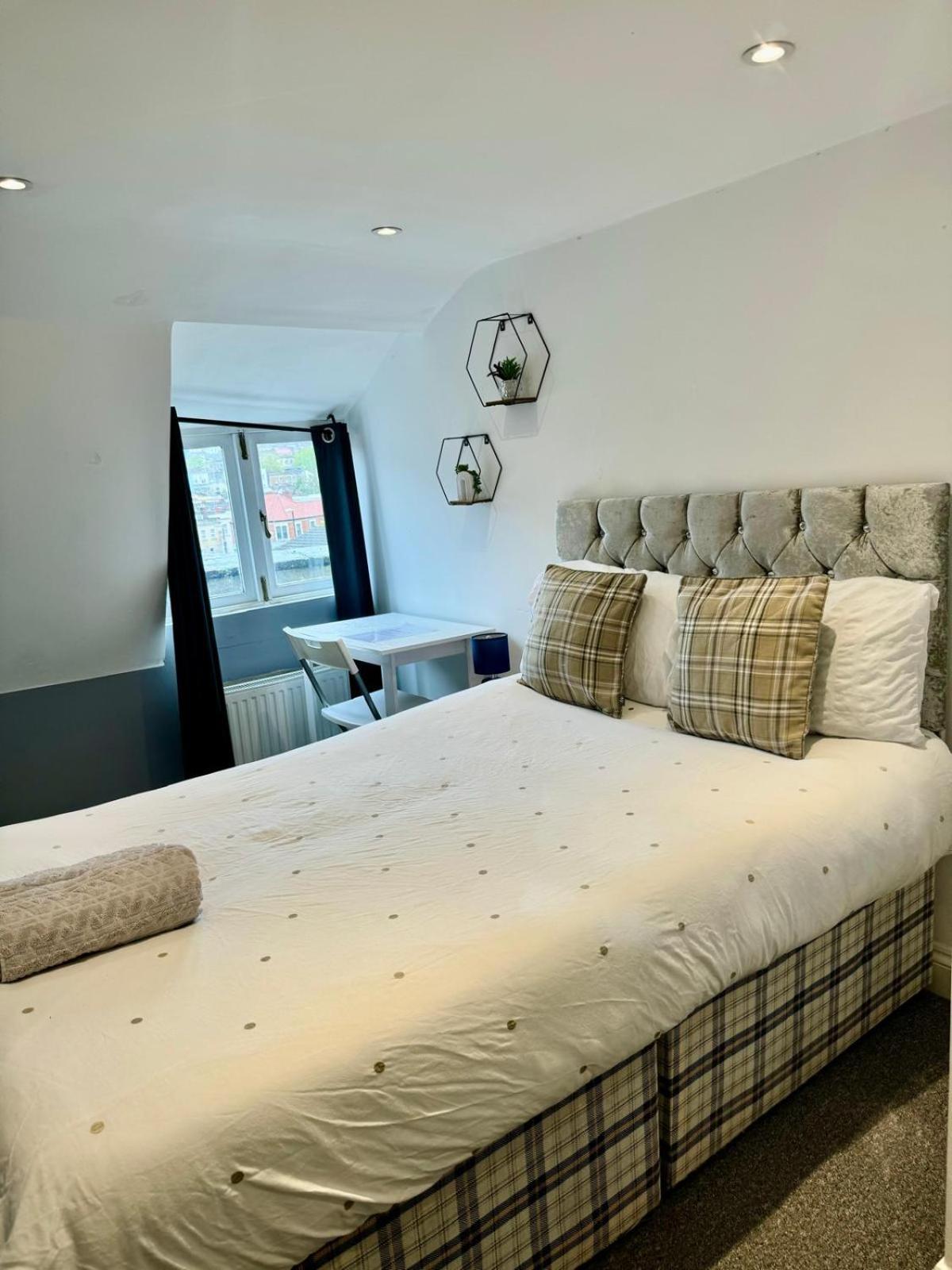 Lovely City Centre Room ブリストル エクステリア 写真