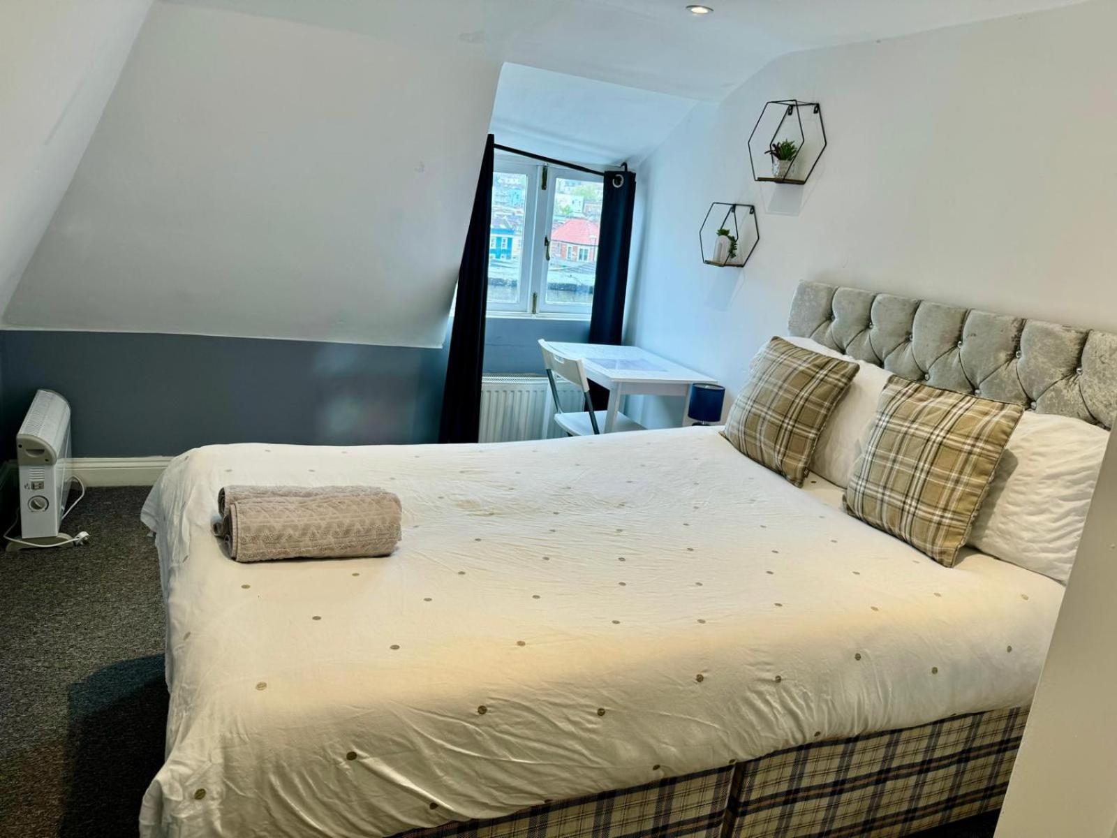 Lovely City Centre Room ブリストル エクステリア 写真